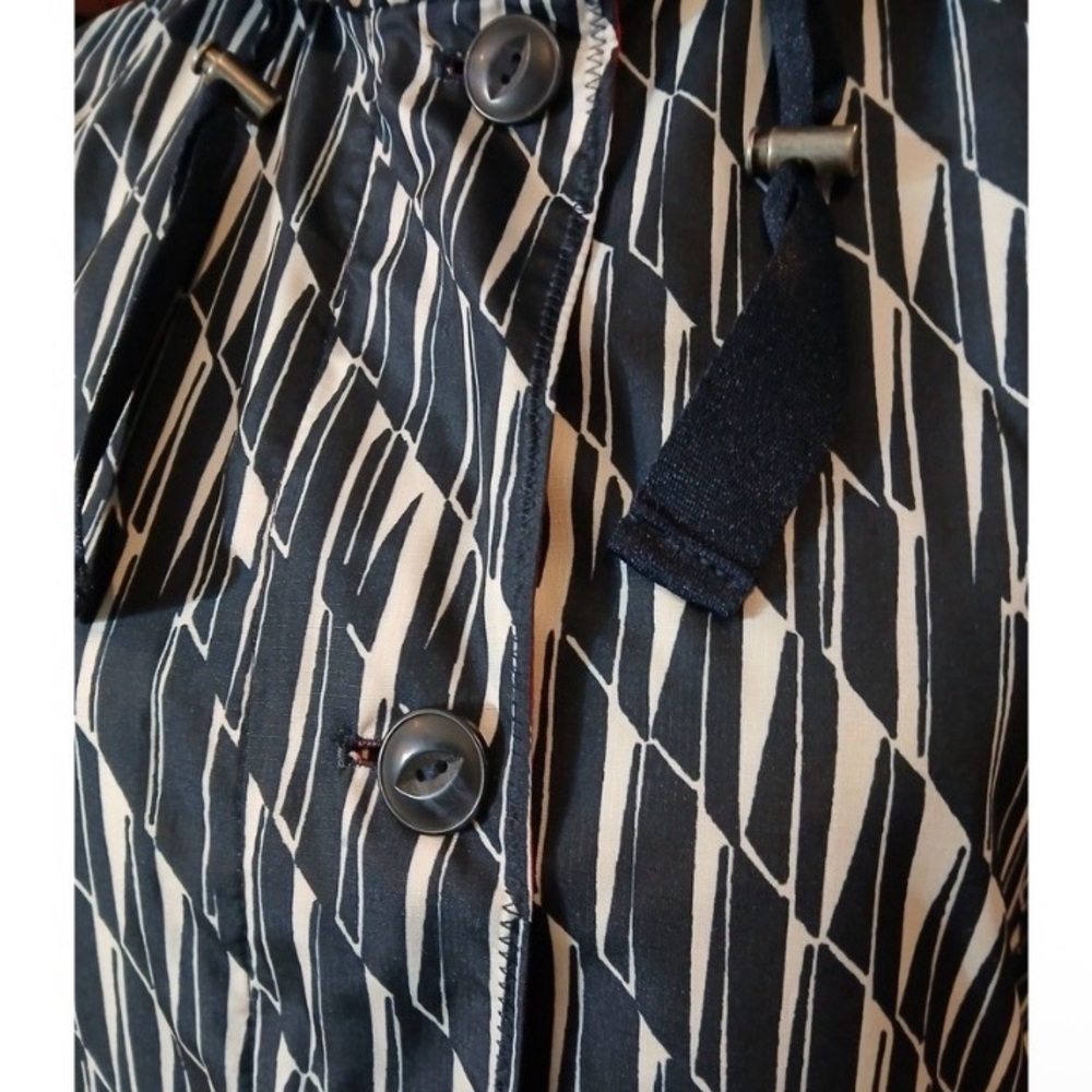 Lands' End Navy & White Patterned Rain Jacket with Red Lining - Picture 3 of 14